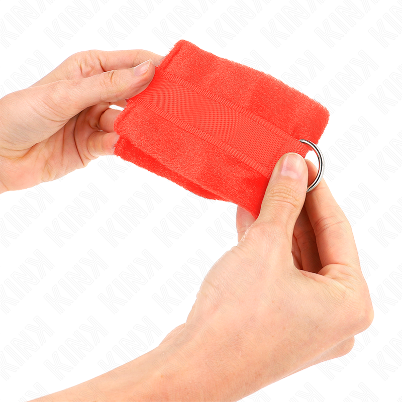 Kink - Manchettes Débutant En Fourrure Rouge 30 X 7 CM | SexDelice – Image 4